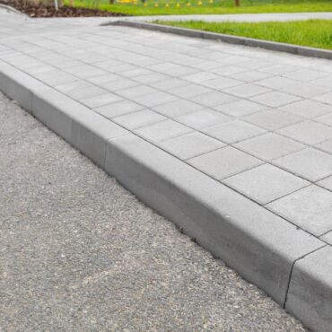 OBRUBNÍK SILNIČNÍ 100 / 15 / 25