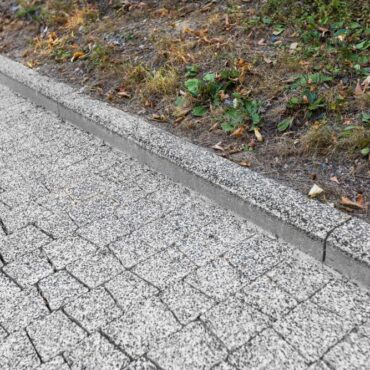 OBRUBNÍK PARKOVÝ 100 / 8 / 20