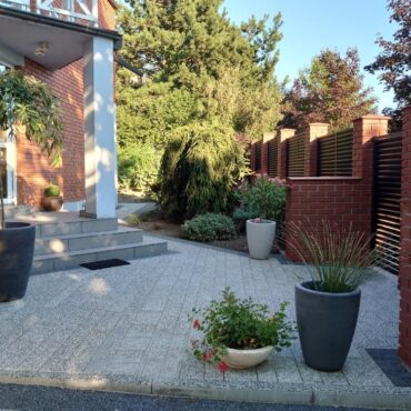 KVĚTINÁČ BELLA I.