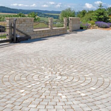 ZDICÍ BLOK HISTORY - ZÁKLADNÍ KÁMEN