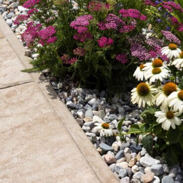 OBRUBNÍK ZÁHONOVÝ S ROVNOU HRANOU 100 / 5 / 20