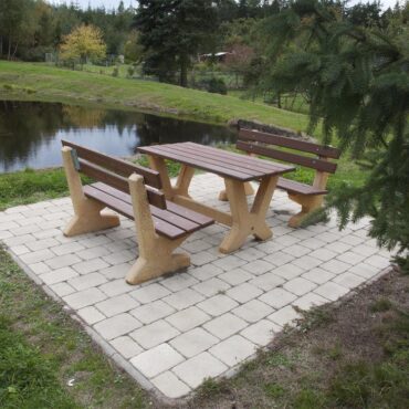 ZAHRADNÍ LAVIČKA S OPĚRADLEM - SEDÁK DŘEVO